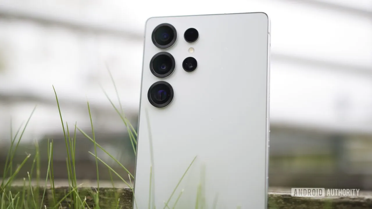 一切为了销量、利润，消息称三星决定不提高 Galaxy S26 系列机型售价