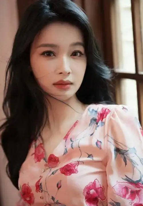 孙怡“开车不打转向灯”引热议 本人发文道歉