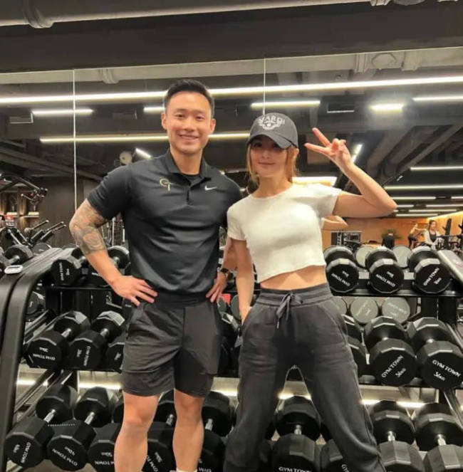 阿Sa蔡卓妍大方承认恋情 称与男友感情稳定很开心