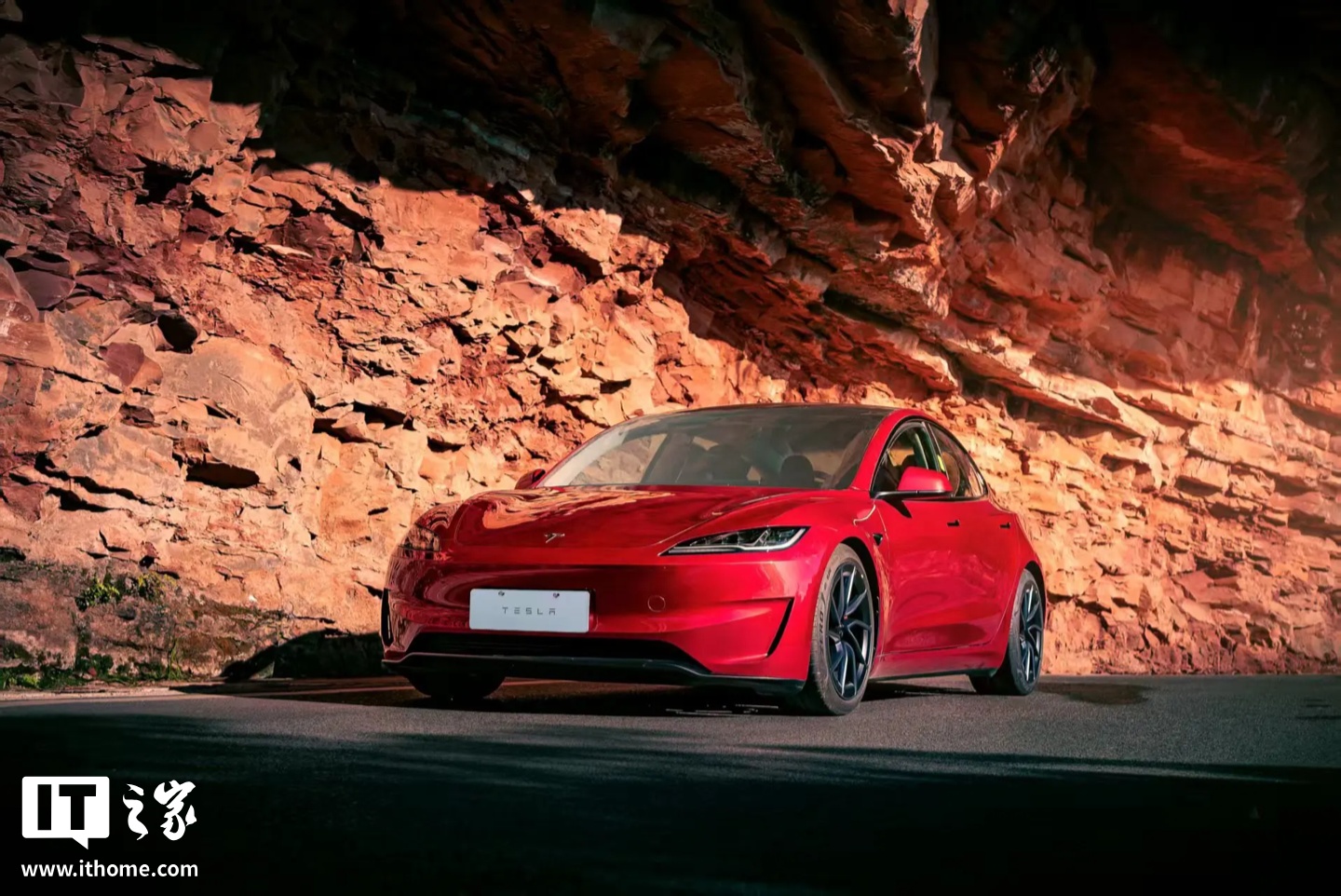 美国对近 18 万辆特斯拉 Model 3 发起调查：车门应急释放装置是否容易找到