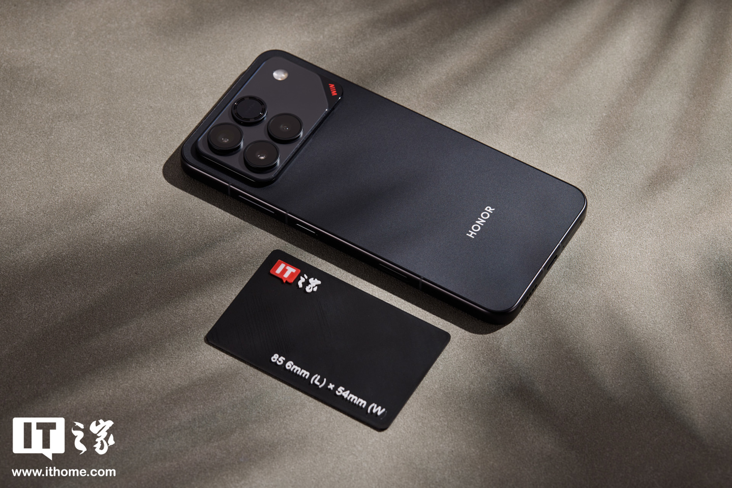 【阿里西西开箱】荣耀 WIN 系列手机实拍：定位年度电竞夯机，搭载 10000 毫安时电池