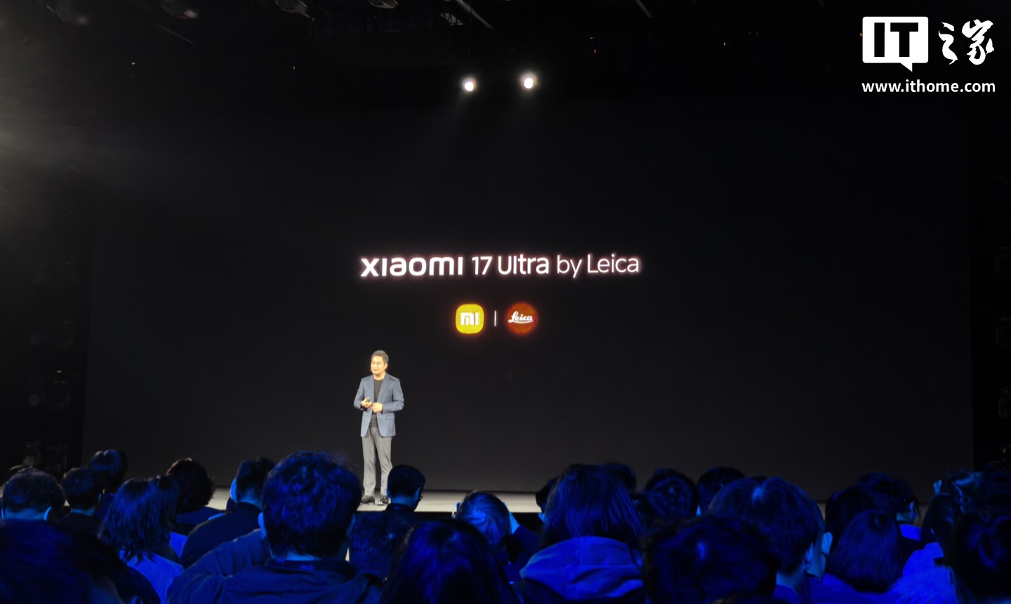 7999 元起小米 17 Ultra 徕卡版手机发布：“可乐标”搭配大师变焦环