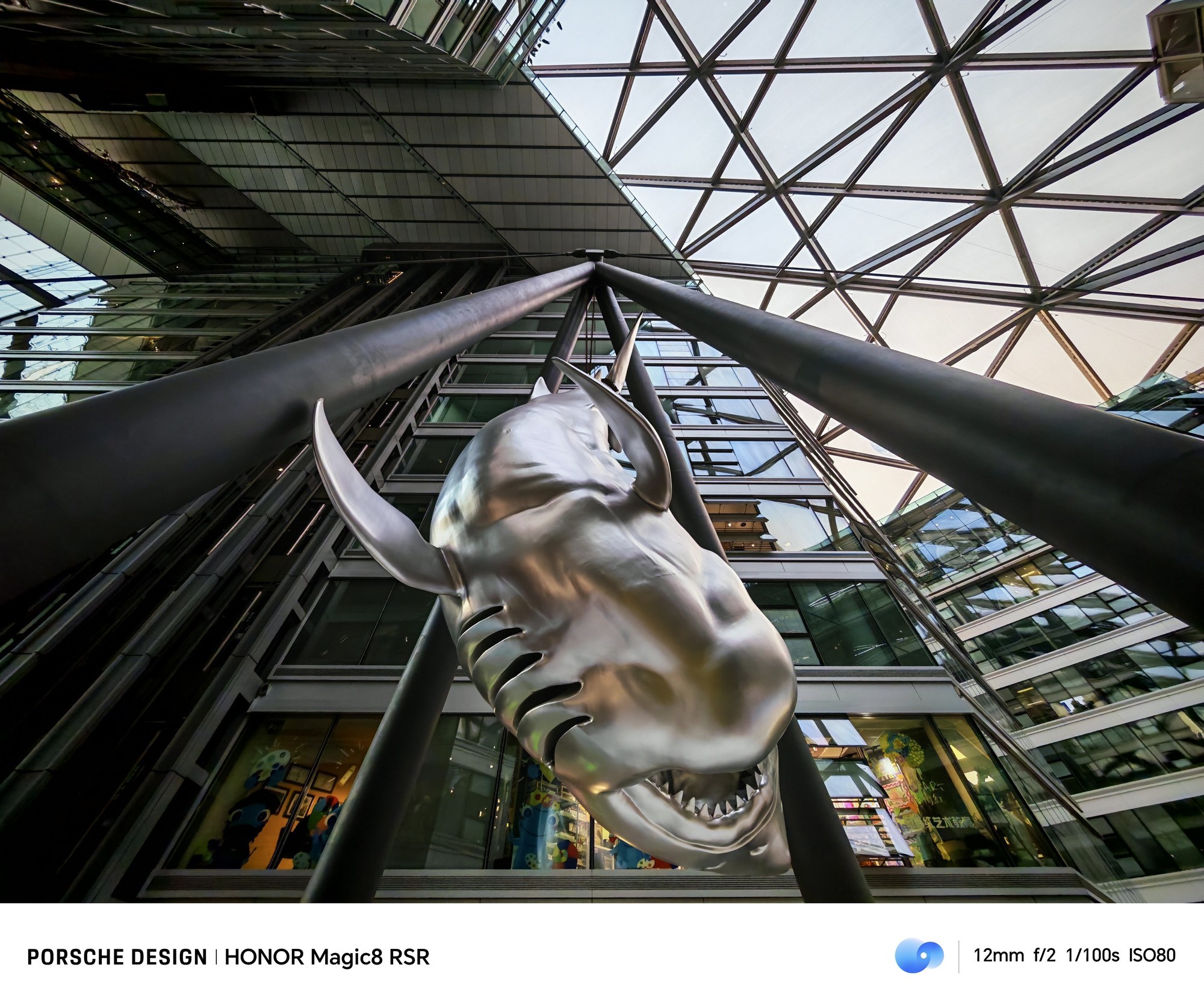 荣耀Magic8 RSR 保时捷设计上手评测:AI影像体验的新高峰