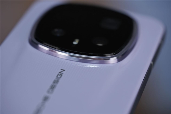 24GB内存!荣耀Magic 8 RSR保时捷设计首发评测:当今调教最好的第五代骁龙8至尊机皇