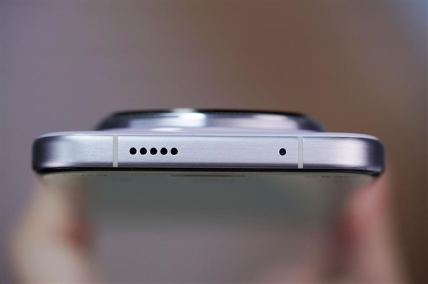 24GB内存!荣耀Magic 8 RSR保时捷设计首发评测:当今调教最好的第五代骁龙8至尊机皇