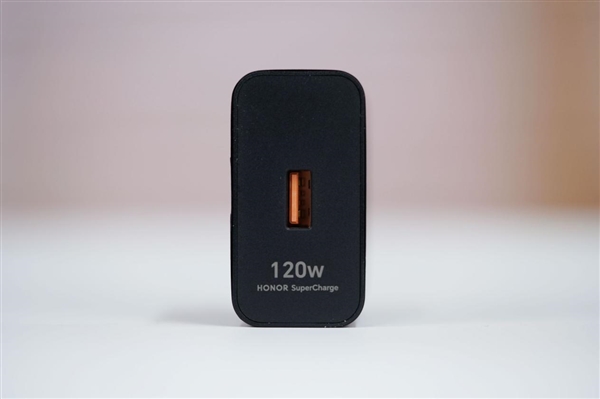 24GB内存!荣耀Magic 8 RSR保时捷设计首发评测:当今调教最好的第五代骁龙8至尊机皇