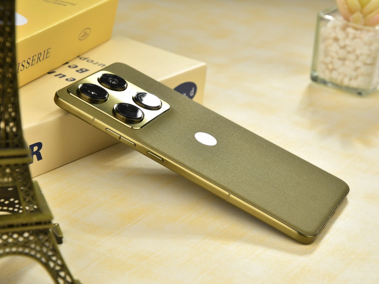 联想 moto X70 Air Pro全面评测：一台敢叫Pro的Air，到底强在哪？