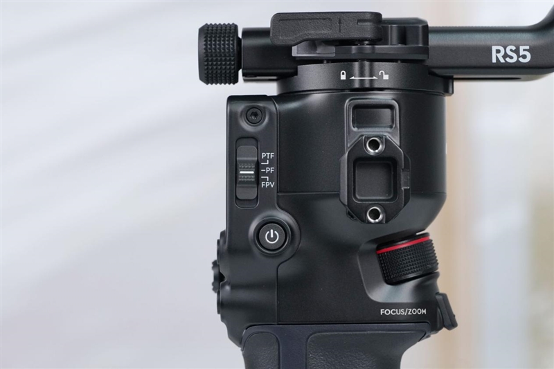 单兵增稳作战神器！大疆RS 5评测：全面进化的电控提壶 稳定器的第二套操作系统
