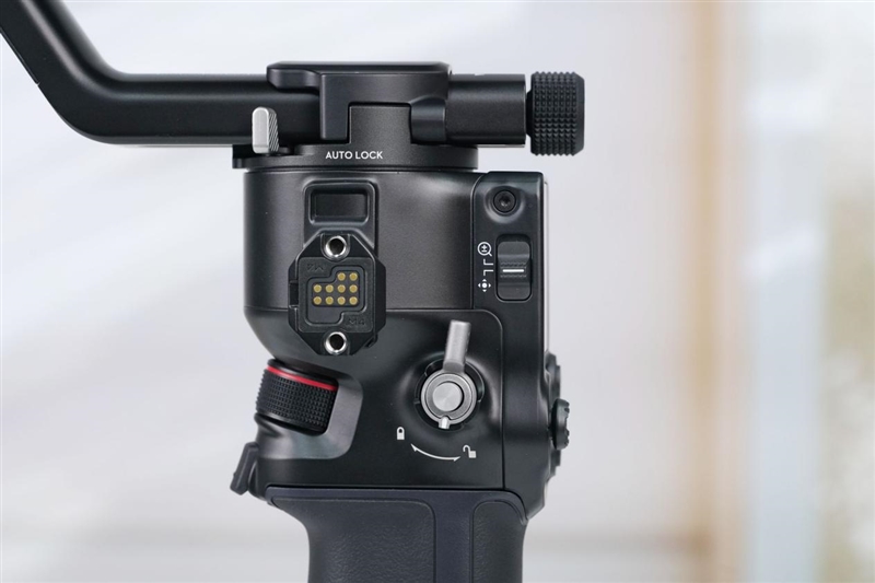 单兵增稳作战神器！大疆RS 5评测：全面进化的电控提壶 稳定器的第二套操作系统