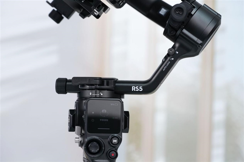 单兵增稳作战神器！大疆RS 5评测：全面进化的电控提壶 稳定器的第二套操作系统