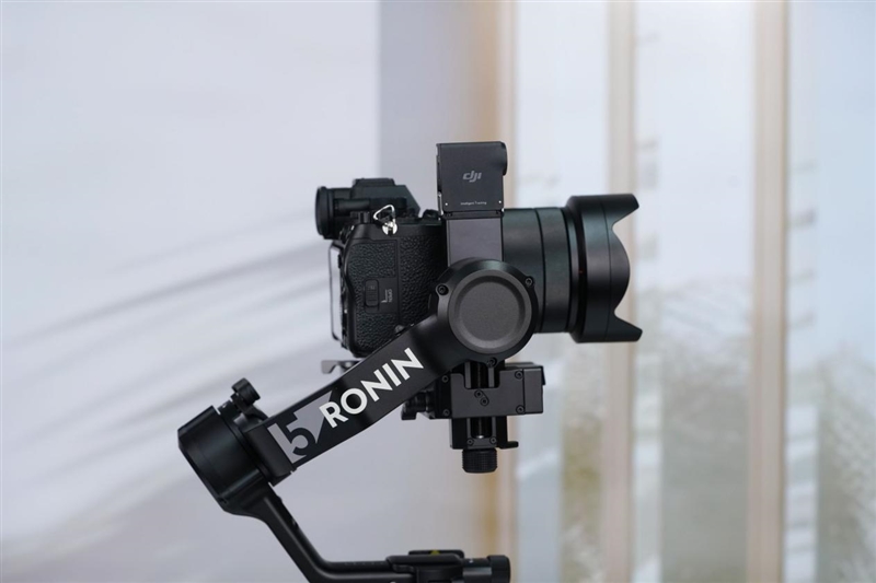 单兵增稳作战神器！大疆RS 5评测：全面进化的电控提壶 稳定器的第二套操作系统