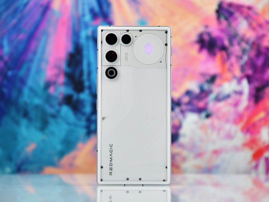 红魔11 AIR全面评测：轻薄高颜值的“掌中PC”