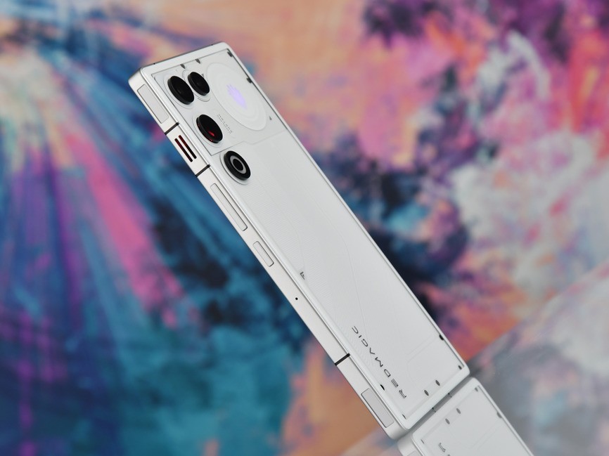 红魔11 AIR全面评测：轻薄高颜值的“掌中PC”