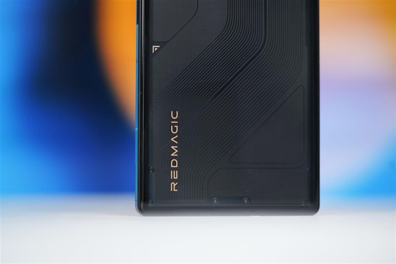 真全面+7000mAh电池 红魔11 Air全面评测:续航焦虑不存在的电竞机颜王!