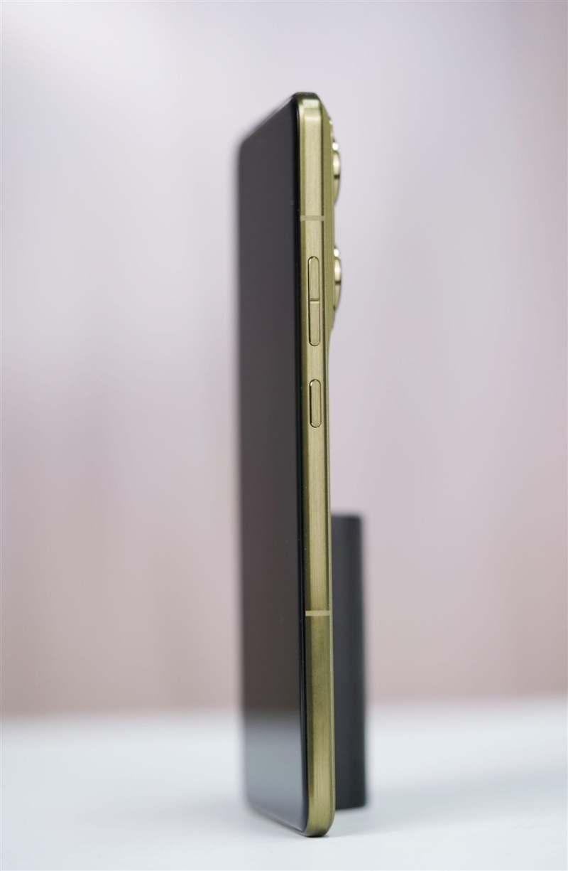 联想moto X70 Air Pro AI手机评测：轻薄AI影像旗舰 随手一拍就是8K大片