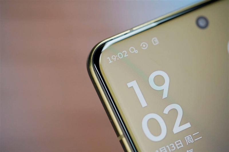 联想moto X70 Air Pro AI手机评测：轻薄AI影像旗舰 随手一拍就是8K大片