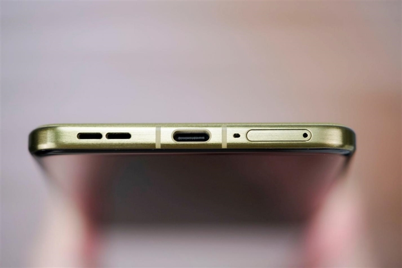 联想moto X70 Air Pro AI手机评测：轻薄AI影像旗舰 随手一拍就是8K大片