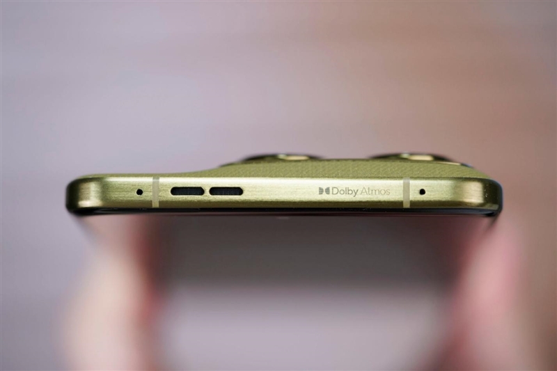 联想moto X70 Air Pro AI手机评测：轻薄AI影像旗舰 随手一拍就是8K大片