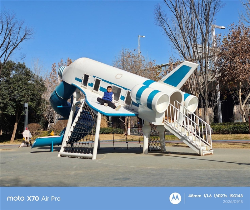 联想moto X70 Air Pro AI手机评测：轻薄AI影像旗舰 随手一拍就是8K大片