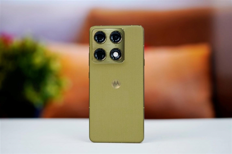 联想moto X70 Air Pro AI手机评测：轻薄AI影像旗舰 随手一拍就是8K大片