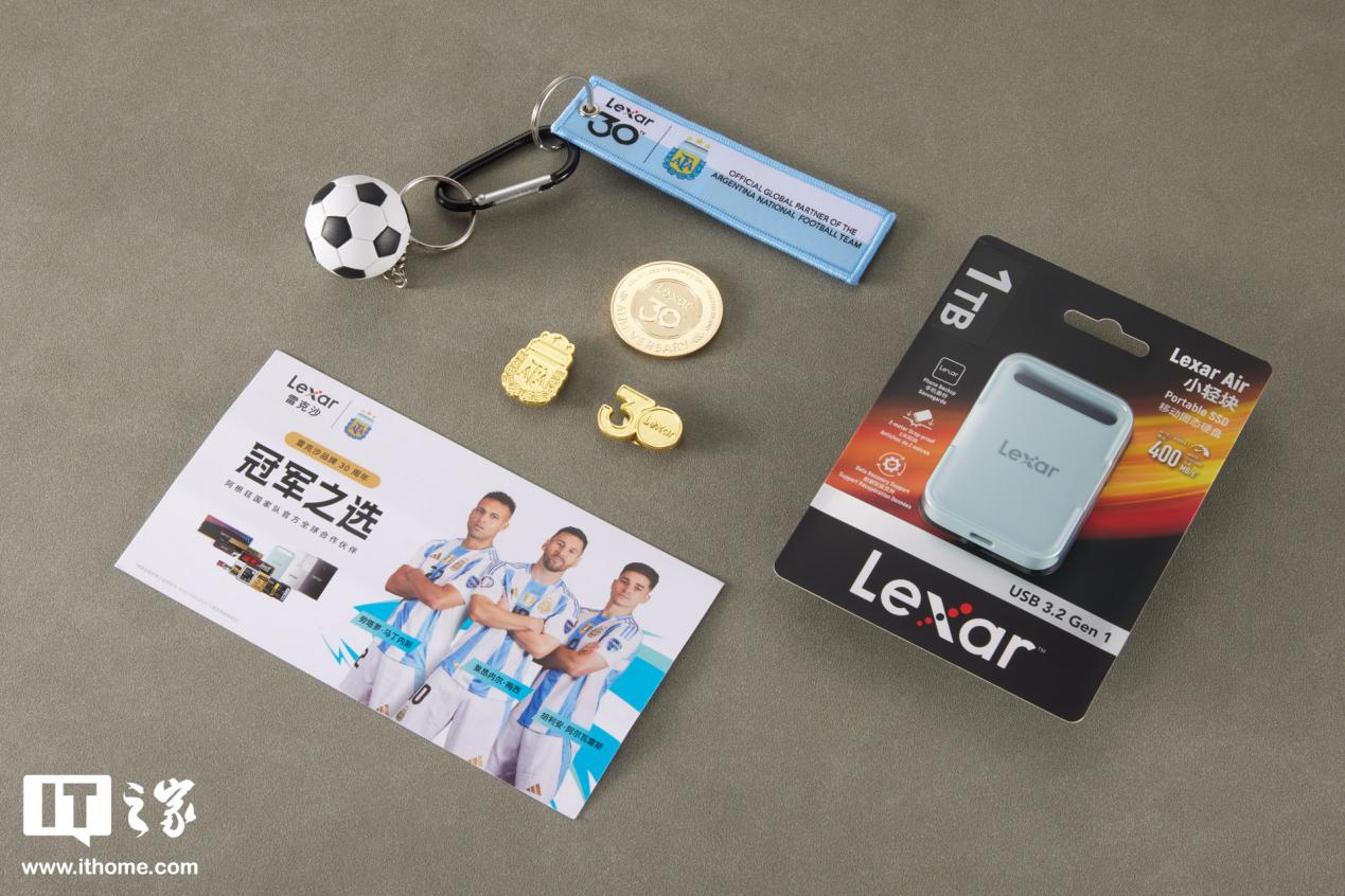 雷克沙 Air 小轻块移动固态硬盘阿根廷国家队联名款图赏：配件丰富，球迷大爱