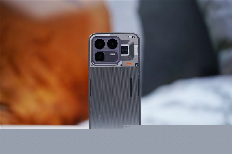 165Hz 满帧生态 + 极客面板 真我Neo8全面评测：这才是新一代潮玩电竞旗舰该有的样子