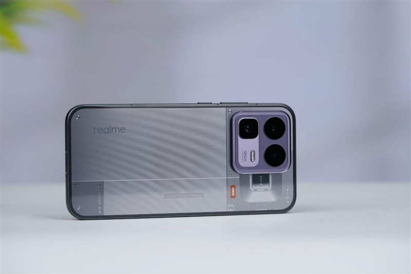 165Hz 满帧生态 + 极客面板 真我Neo8全面评测：这才是新一代潮玩电竞旗舰该有的样子