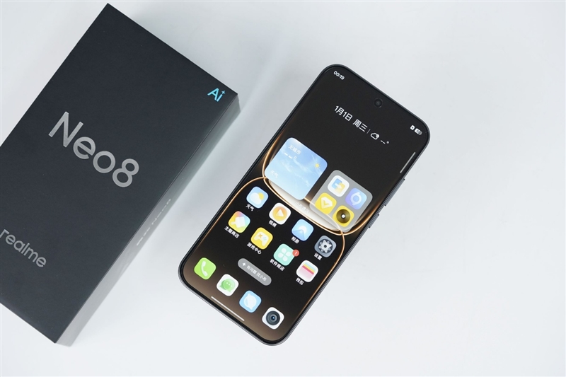 165Hz 满帧生态 + 极客面板 真我Neo8全面评测：这才是新一代潮玩电竞旗舰该有的样子