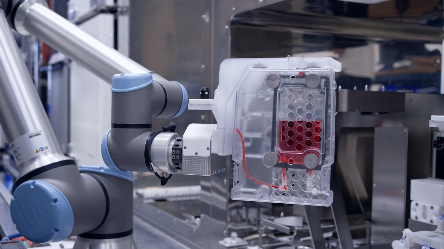 AI 新变革：Multiply Labs 规模化部署细胞疗法实验室机器人系统