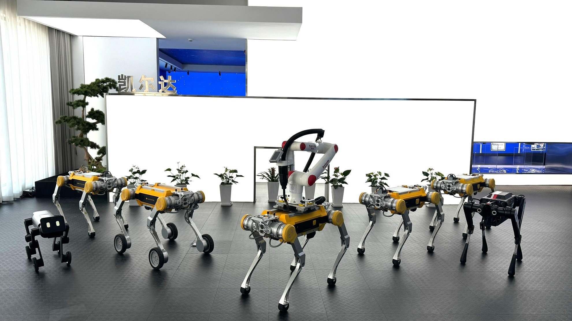 技术 制造双向赋能 镜识科技×凯尔达发布阿波罗工业四足机器人 引领产业协同新局面