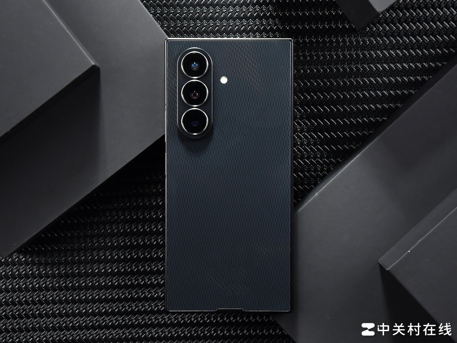 三星 Galaxy Z TriFold 评测：三折叠的新路线，生产力的再飞跃