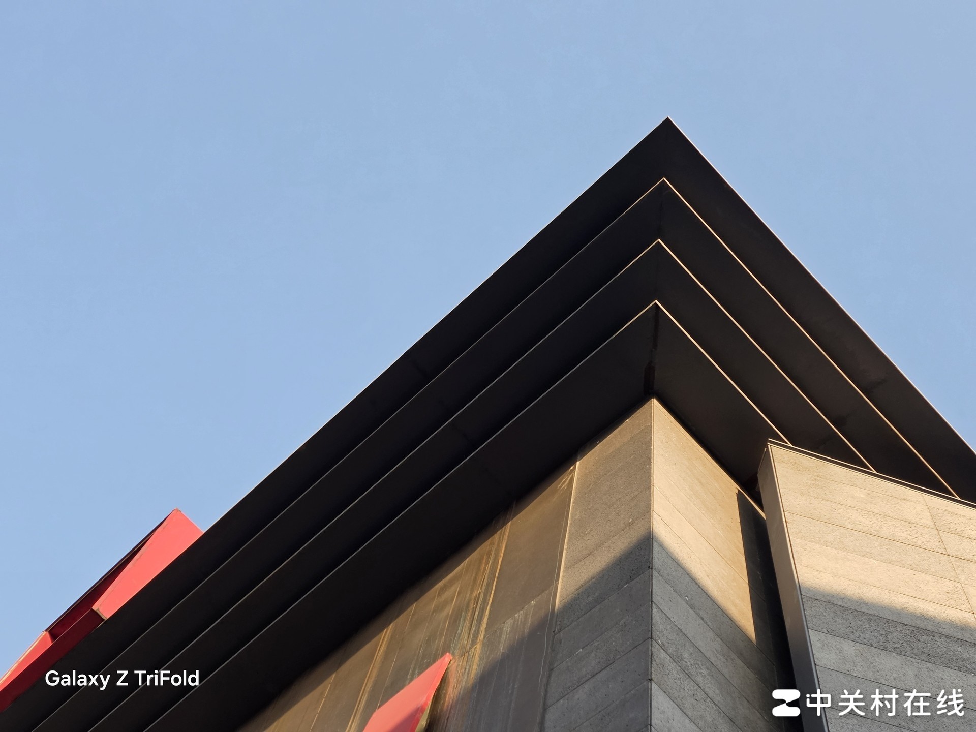 三星 Galaxy Z TriFold 评测：三折叠的新路线，生产力的再飞跃
