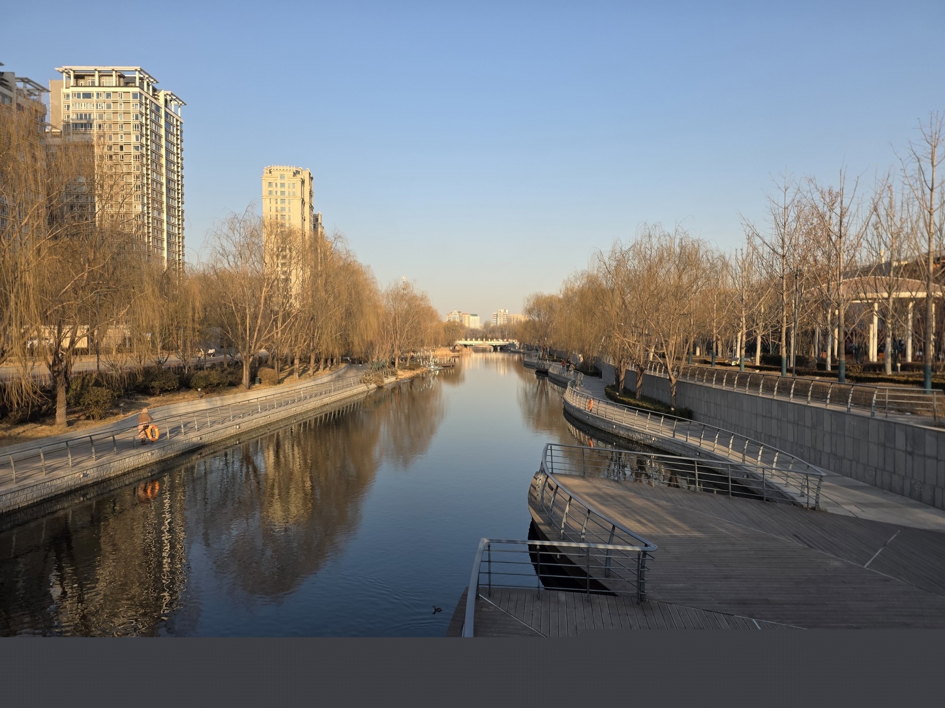 三星 Galaxy Z TriFold 评测：三折叠的新路线，生产力的再飞跃