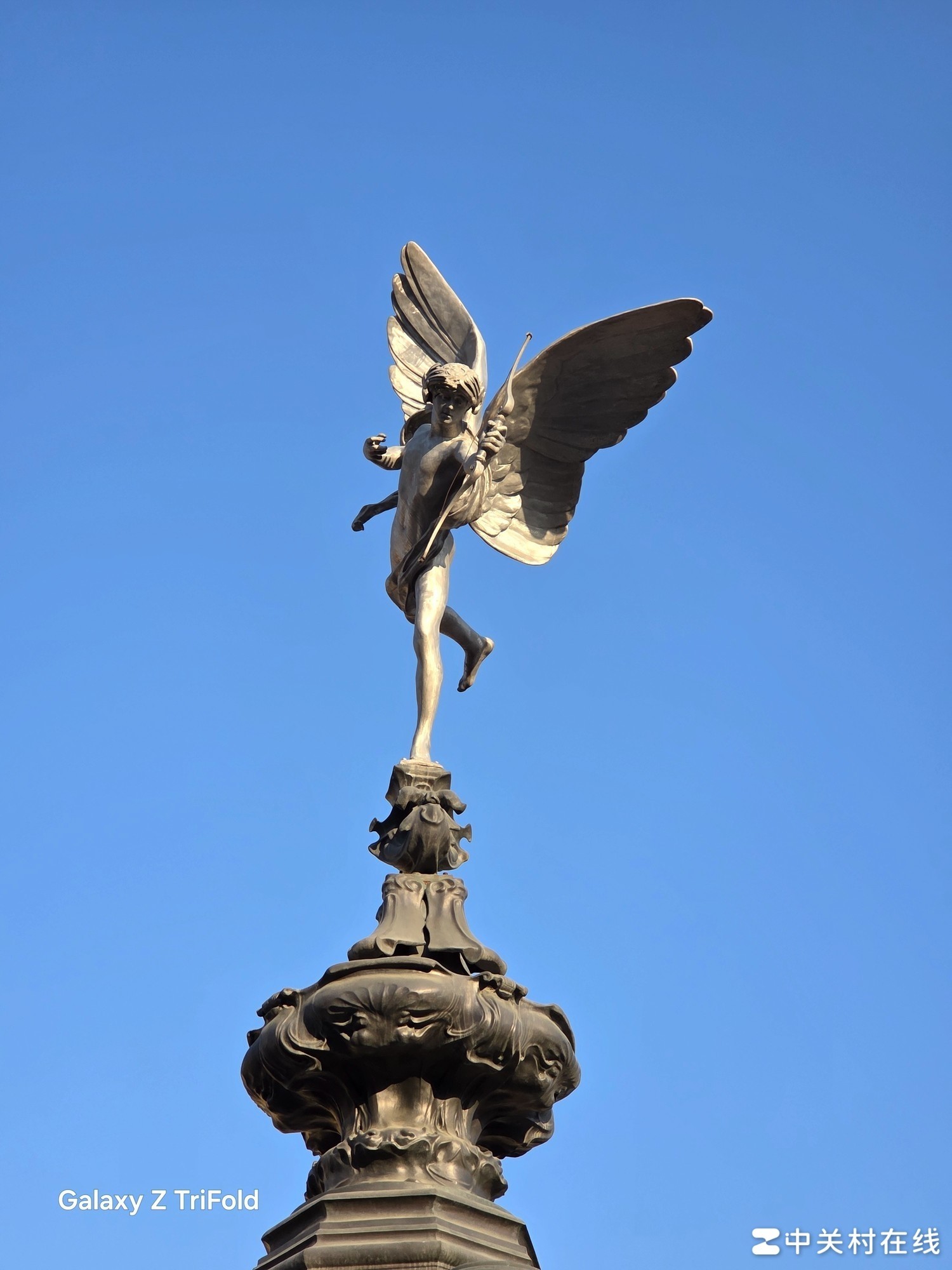 三星 Galaxy Z TriFold 评测：三折叠的新路线，生产力的再飞跃