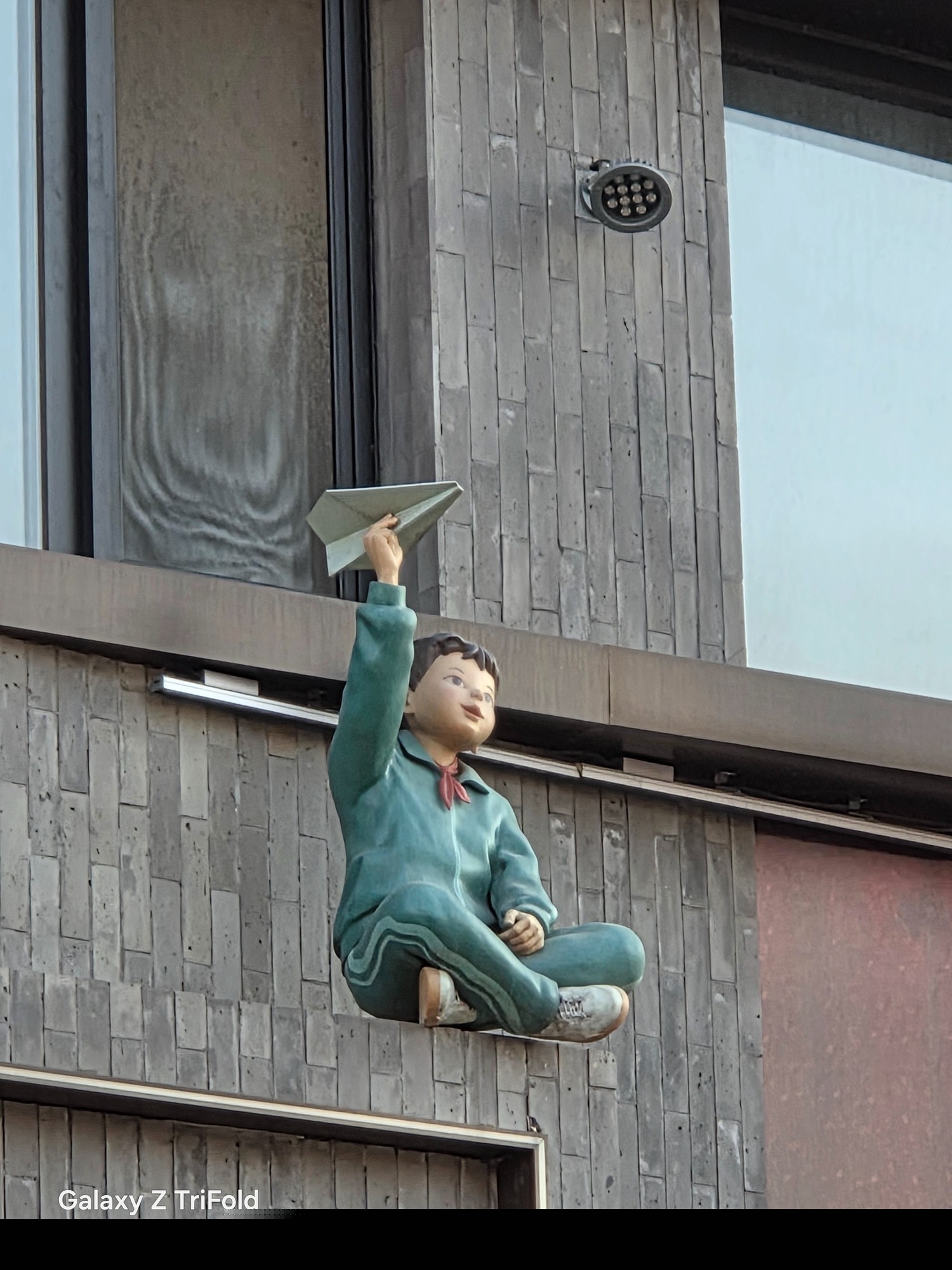 三星 Galaxy Z TriFold 评测：三折叠的新路线，生产力的再飞跃