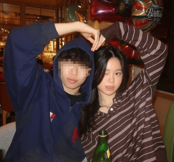 陈自瑶回应13岁女儿恋情：请尊重普通青少年的权利