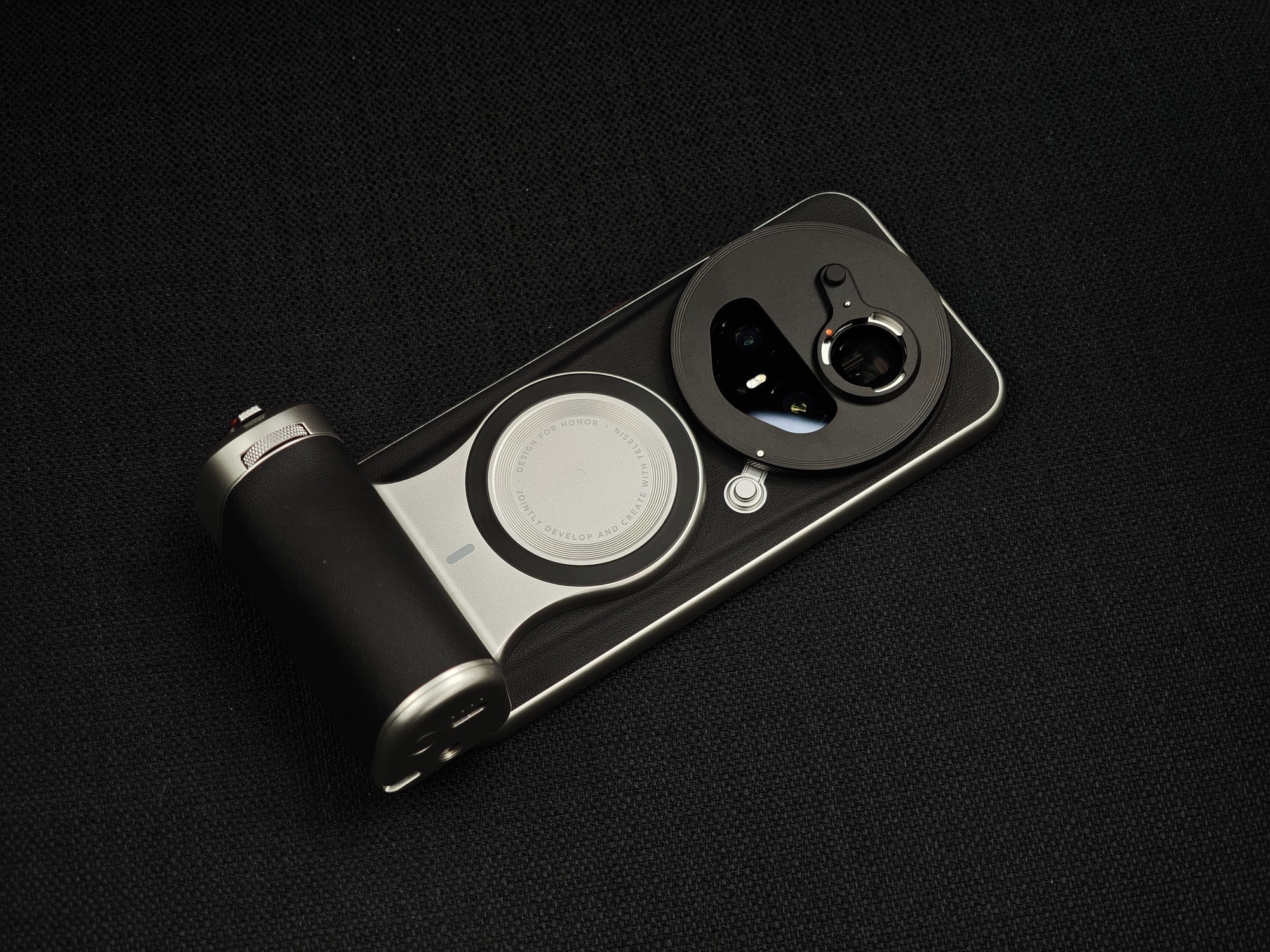 荣耀Magic8 RSR长焦增距镜实测：5400mm长焦巨炮体验如何？