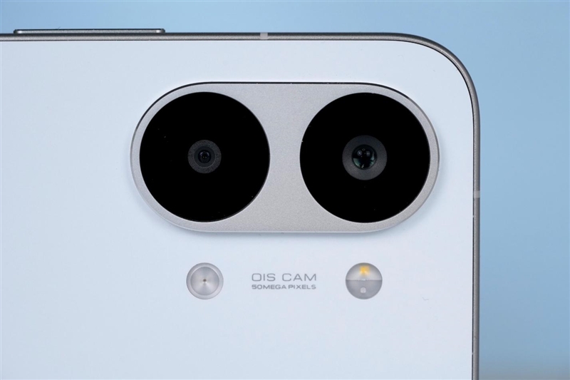 9000mAh电池+满血天玑9500s! REDMI Turbo 5 Max全面评测:这次把中端机的桌子掀了