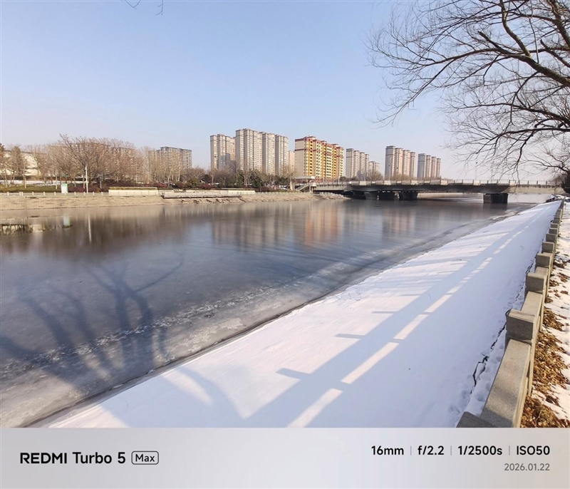 9000mAh电池+满血天玑9500s! REDMI Turbo 5 Max全面评测:这次把中端机的桌子掀了