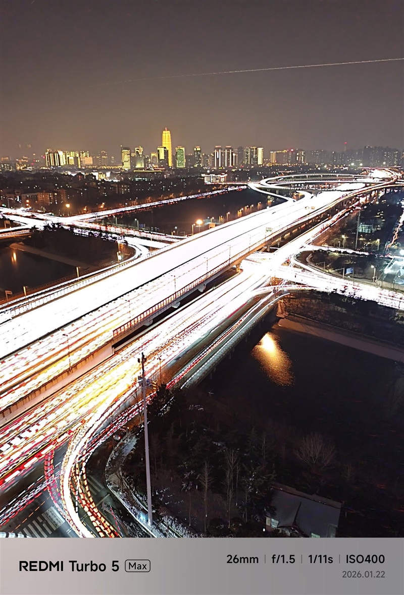 9000mAh电池+满血天玑9500s! REDMI Turbo 5 Max全面评测:这次把中端机的桌子掀了