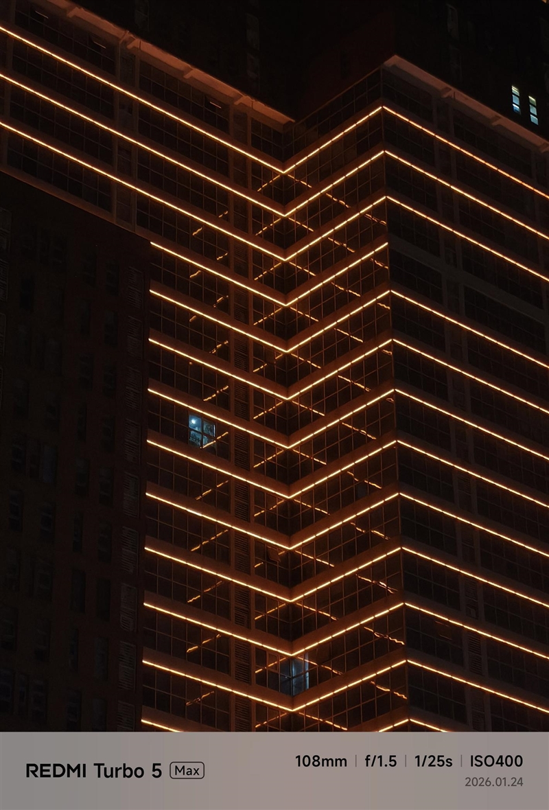 9000mAh电池+满血天玑9500s! REDMI Turbo 5 Max全面评测:这次把中端机的桌子掀了