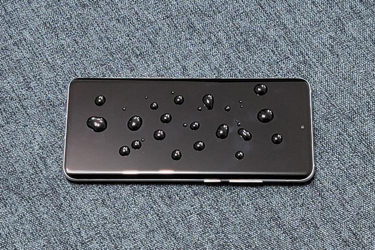 Get一点：你知道为什么手机膜用久了，几下就脏吗？