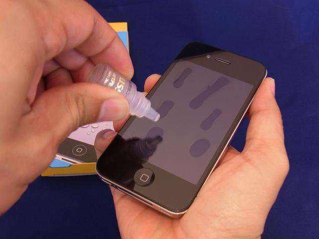 Get一点：你知道为什么手机膜用久了，几下就脏吗？