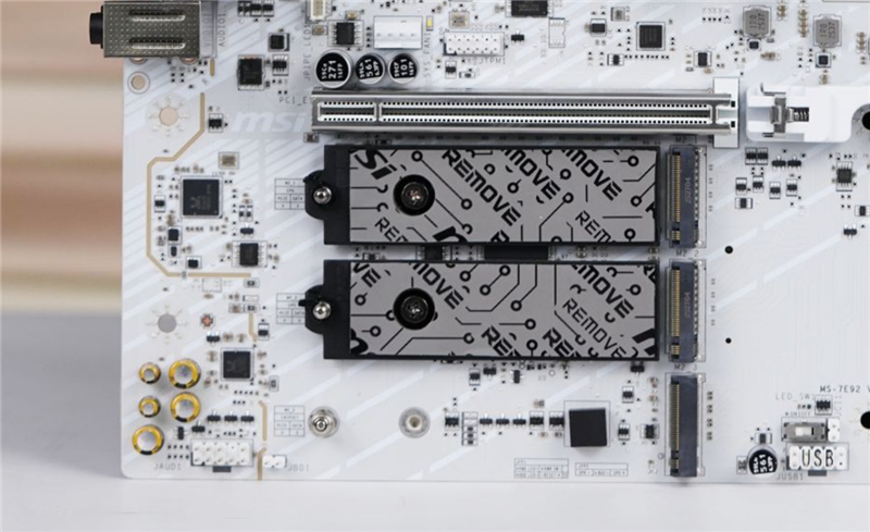 微星首款全白设计的M-ATX小板！ MPG B850M EDGE TIMAX WIF刀锋 钛评测：性能媲美顶级X870E主板