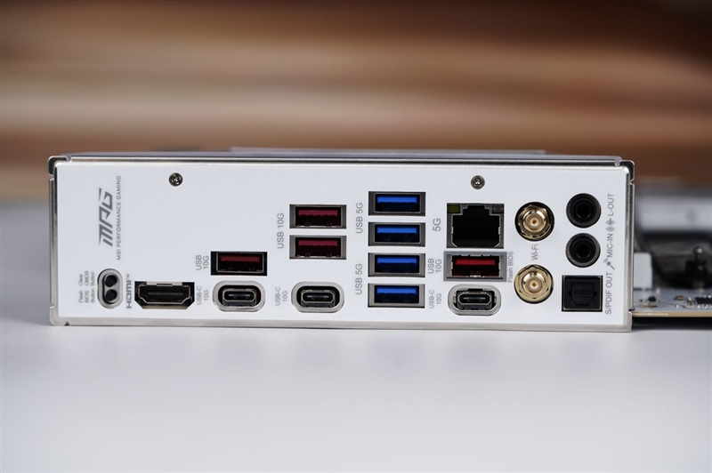 微星首款全白设计的M-ATX小板！ MPG B850M EDGE TIMAX WIF刀锋 钛评测：性能媲美顶级X870E主板