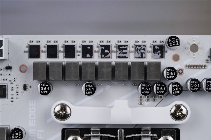 微星首款全白设计的M-ATX小板！ MPG B850M EDGE TIMAX WIF刀锋 钛评测：性能媲美顶级X870E主板