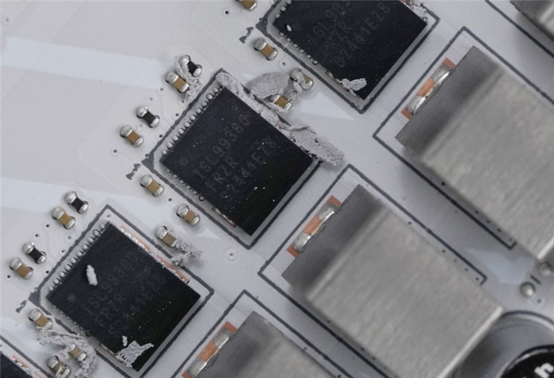 微星首款全白设计的M-ATX小板！ MPG B850M EDGE TIMAX WIF刀锋 钛评测：性能媲美顶级X870E主板