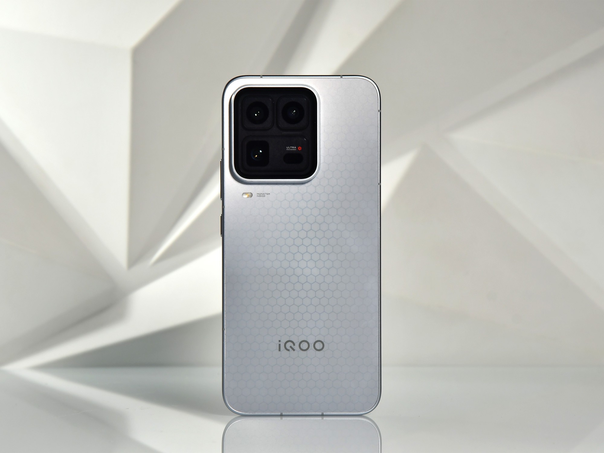 一文看懂iQOO 15/15 Ultra怎么选 追求电竞极致看Ultra