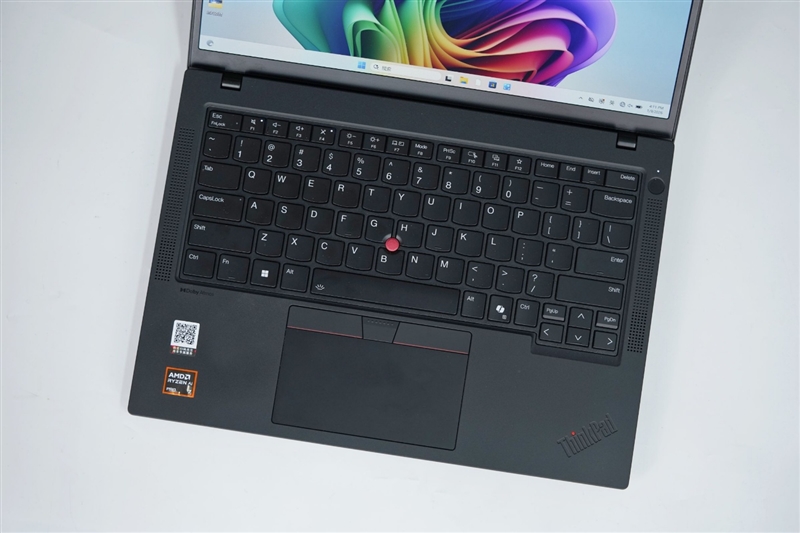 AI加持下的精英商务本 联想ThinkPad T14 Gen6笔记本评测:28W锐龙能效喜人 内建NPU更灵活