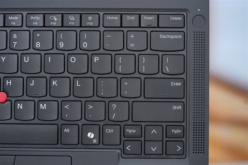 AI加持下的精英商务本 联想ThinkPad T14 Gen6笔记本评测:28W锐龙能效喜人 内建NPU更灵活